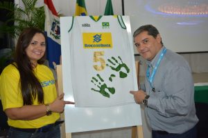 atleta-da-selecao-brasileira-de-volei-mauricio-borges-recebe-homenagem-do-cesmac-122