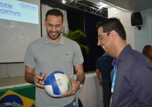 atleta-da-selecao-brasileira-de-volei-mauricio-borges-recebe-homenagem-do-cesmac-122
