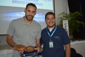 atleta-da-selecao-brasileira-de-volei-mauricio-borges-recebe-homenagem-do-cesmac-122