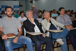 atleta-da-selecao-brasileira-de-volei-mauricio-borges-recebe-homenagem-do-cesmac-122