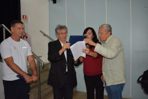 atleta-da-selecao-brasileira-de-volei-mauricio-borges-recebe-homenagem-do-cesmac-122