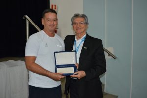 atleta-da-selecao-brasileira-de-volei-mauricio-borges-recebe-homenagem-do-cesmac-122
