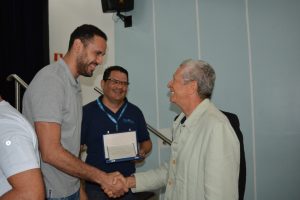 atleta-da-selecao-brasileira-de-volei-mauricio-borges-recebe-homenagem-do-cesmac-122