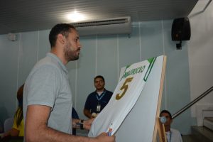 atleta-da-selecao-brasileira-de-volei-mauricio-borges-recebe-homenagem-do-cesmac-122