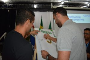 atleta-da-selecao-brasileira-de-volei-mauricio-borges-recebe-homenagem-do-cesmac-122