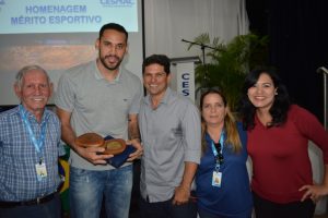 atleta-da-selecao-brasileira-de-volei-mauricio-borges-recebe-homenagem-do-cesmac-122