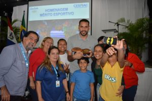 atleta-da-selecao-brasileira-de-volei-mauricio-borges-recebe-homenagem-do-cesmac-122
