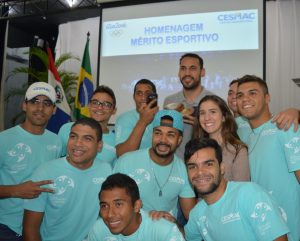 atleta-da-selecao-brasileira-de-volei-mauricio-borges-recebe-homenagem-do-cesmac-122