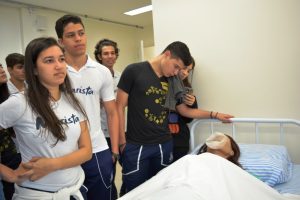 estudantes-do-colegio-marista-visitam-cesmac-51