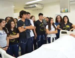 estudantes-do-colegio-marista-visitam-cesmac-51