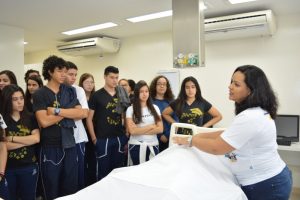estudantes-do-colegio-marista-visitam-cesmac-51