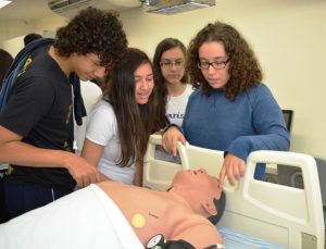 estudantes-do-colegio-marista-visitam-cesmac-51