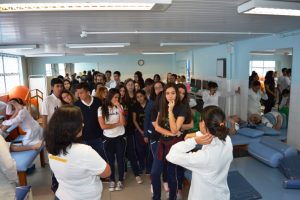 estudantes-do-colegio-marista-visitam-cesmac-51