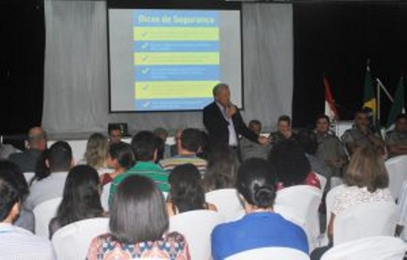 cesmac-se-reune-com-estudantes-e-orgaos-de-seguranca-publica-51