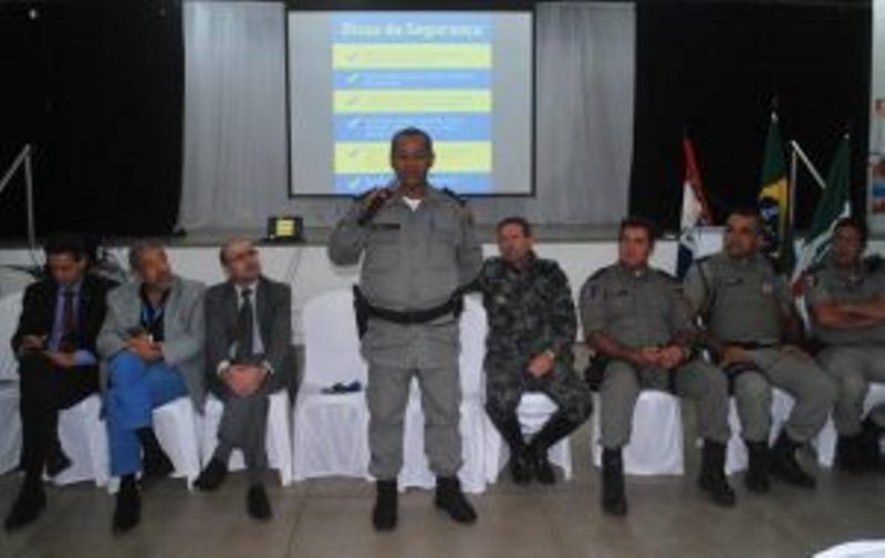 cesmac-se-reune-com-estudantes-e-orgaos-de-seguranca-publica-51