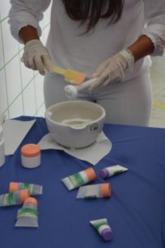 curso-de-farmacia-faz-acao-com-medicamentos-e-cosmeticos-cesmac-59