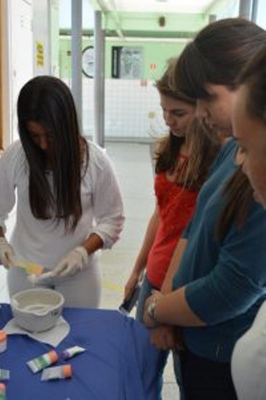 curso-de-farmacia-faz-acao-com-medicamentos-e-cosmeticos-cesmac-59
