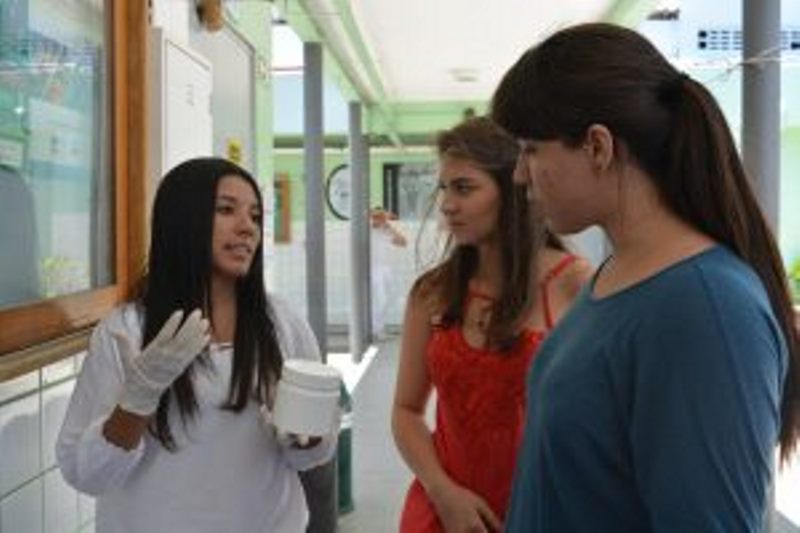 curso-de-farmacia-faz-acao-com-medicamentos-e-cosmeticos-cesmac-59