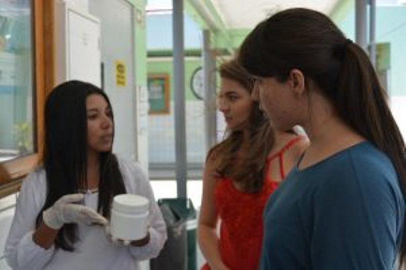 curso-de-farmacia-faz-acao-com-medicamentos-e-cosmeticos-cesmac-59