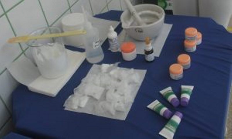 curso-de-farmacia-faz-acao-com-medicamentos-e-cosmeticos-cesmac-59