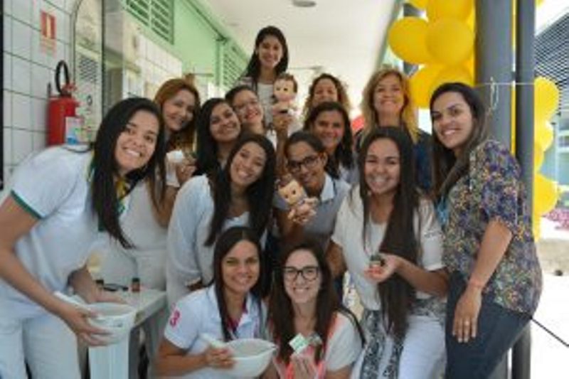 curso-de-farmacia-faz-acao-com-medicamentos-e-cosmeticos-cesmac-59