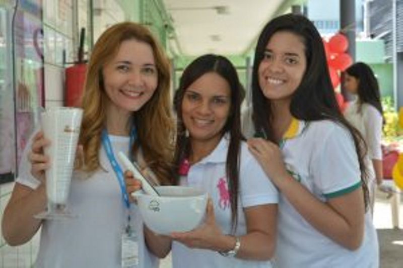curso-de-farmacia-faz-acao-com-medicamentos-e-cosmeticos-cesmac-59