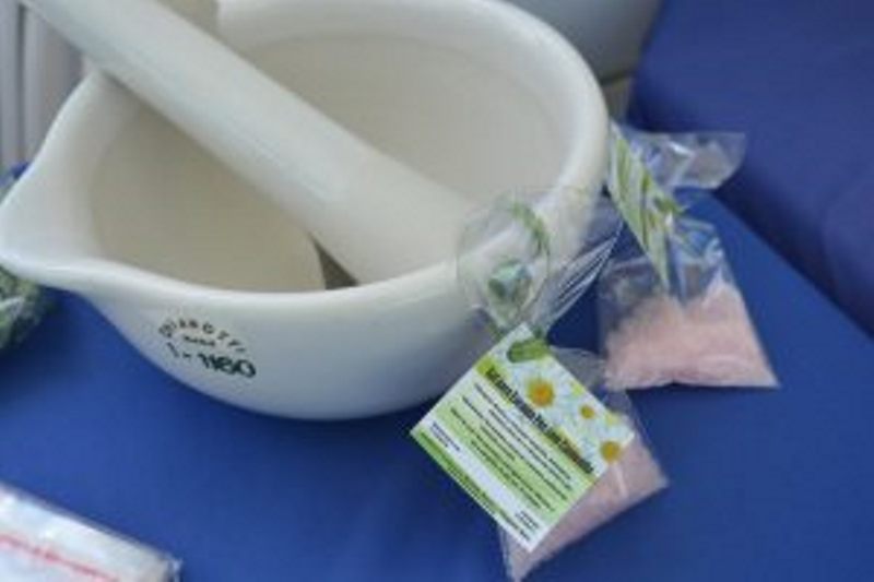 curso-de-farmacia-faz-acao-com-medicamentos-e-cosmeticos-cesmac-59