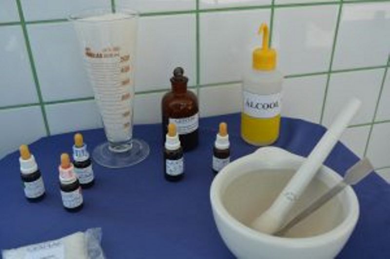 curso-de-farmacia-faz-acao-com-medicamentos-e-cosmeticos-cesmac-59