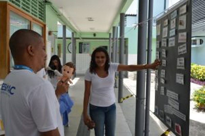 curso-de-farmacia-faz-acao-com-medicamentos-e-cosmeticos-cesmac-59