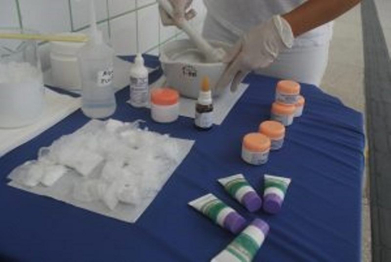 curso-de-farmacia-faz-acao-com-medicamentos-e-cosmeticos-cesmac-59