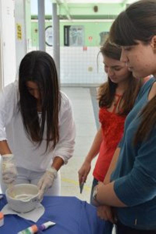 curso-de-farmacia-faz-acao-com-medicamentos-e-cosmeticos-cesmac-59