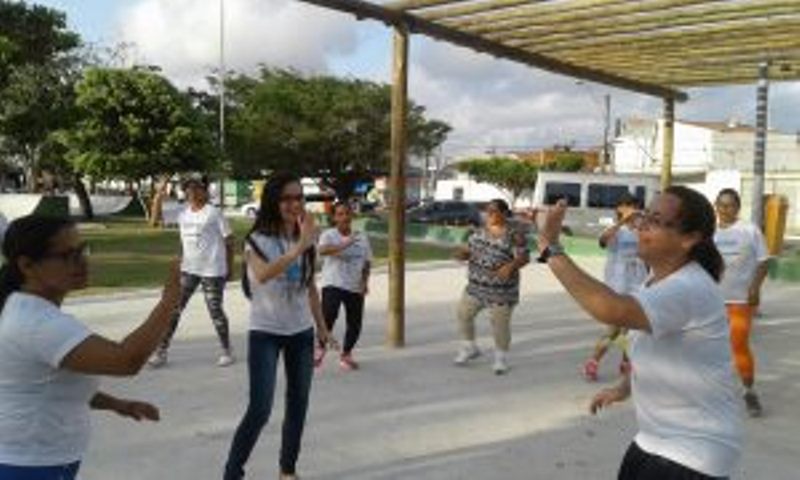 curso-de-servico-social-participa-de-acao-na-praca-da-faculdade-5