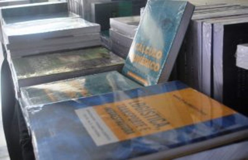 feira-de-livro-envolve-os-cursos-de-engenharias-9