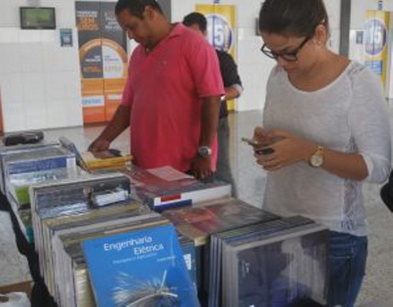 feira-de-livro-envolve-os-cursos-de-engenharias-9