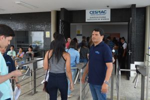 movimentacao-intensa-na-entrada-para-o-vestibular-tradicional-2017-1-cesmac-26-min