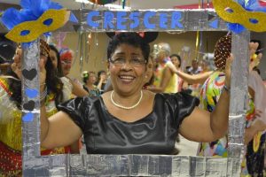 projeto-crescer-comemora-carnaval-com-idosos-2