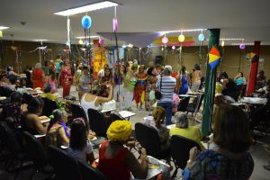 projeto-crescer-comemora-carnaval-com-idosos-2