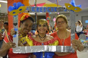 projeto-crescer-comemora-carnaval-com-idosos-2