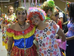 projeto-crescer-comemora-carnaval-com-idosos-2