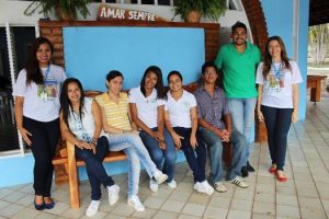 cesmac-participa-da-implantacao-de-horta-de-plantas-medicinais-44