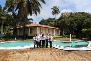 cesmac-participa-da-implantacao-de-horta-de-plantas-medicinais-44