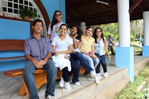 cesmac-participa-da-implantacao-de-horta-de-plantas-medicinais-44