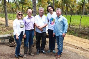 cesmac-participa-da-implantacao-de-horta-de-plantas-medicinais-44