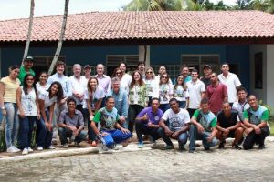 cesmac-participa-da-implantacao-de-horta-de-plantas-medicinais-44