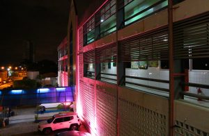 cesmac-tem-iluminacao-especial-para-celebrar-o-outubro-rosa-1