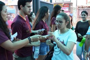estudantes-de-medicina-realizam-acao-para-recepcionar-candidatos-9