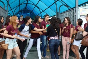 estudantes-de-medicina-realizam-acao-para-recepcionar-candidatos-9
