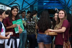 estudantes-de-medicina-realizam-acao-para-recepcionar-candidatos-9