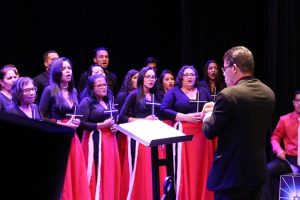 coral-cesmac-faz-apresentacao-no-encontro-de-coros-de-penedo-51