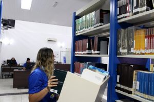 bibliotecas-do-cesmac-oferecem-150-mil-volumes-e-estrutura-moderna-31